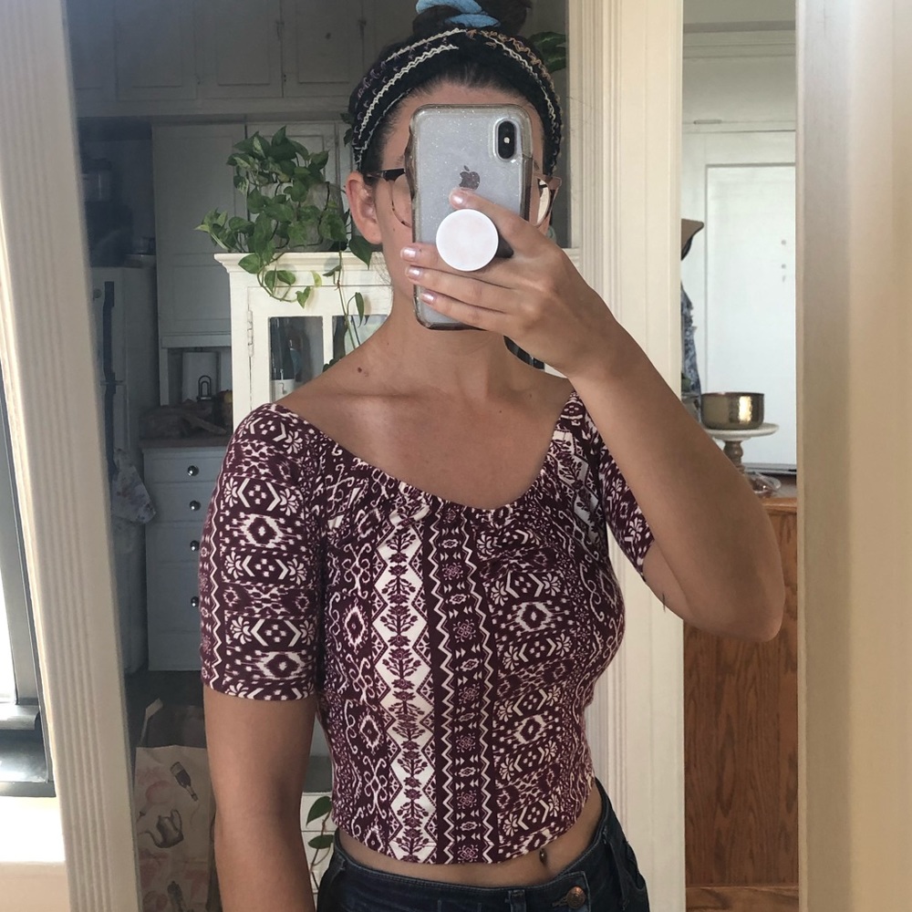 Maroon printed + fitted crop top